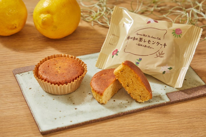 和紅茶レモンケーキの実物とカット面、箱根の花々の個包装