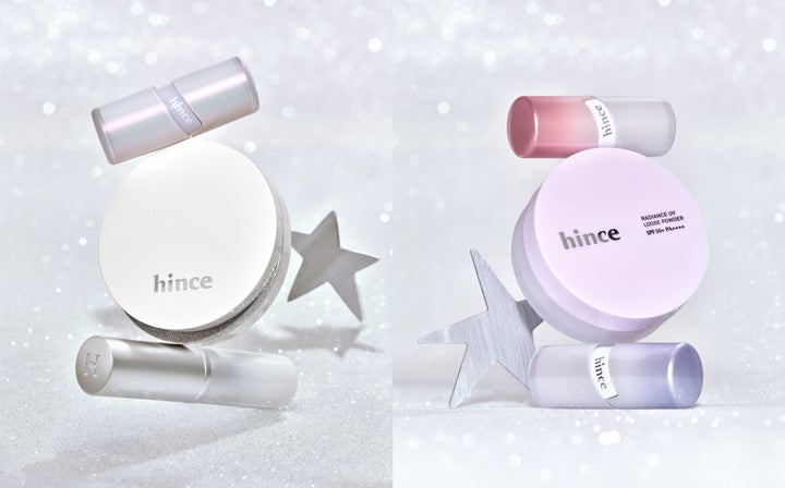 hince「GLIT ANGEL」のクッション、パウダーとリップなどを並べたコレクション写真