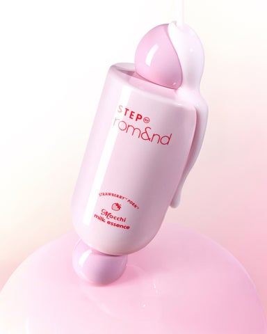 ピンク色のSTEP by rom&ndモチミルクエッセンス容器1本の製品写真