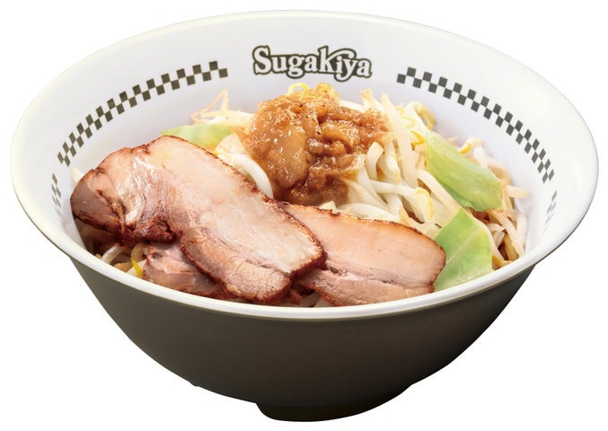 黒いスガキヤの丼に盛り付けたスガジロー油そば